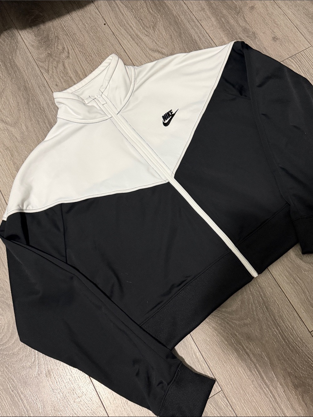 Nike women’s zip up jacket - Picture 2 of 5